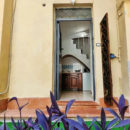 Casa Dell'antico Teatro Di Neapolis Nel Centro Storico Di
